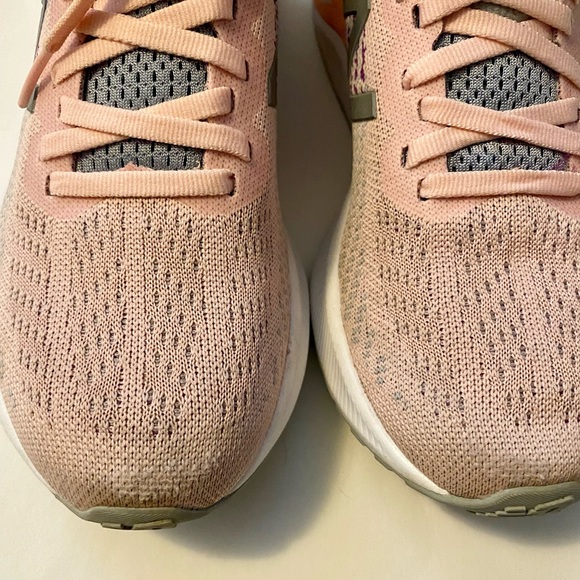 [New Balance] Women's 870v5 Running Shoe - Picture 4 of 4